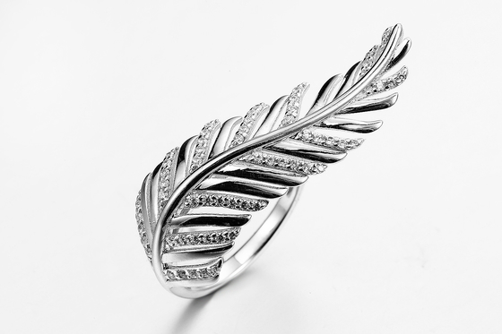 Inregularvorm 925 Zilveren de Ringenamerikaanse club van automobilisten Sterling Silver Angel Wing Ring van CZ