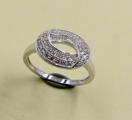 Ronde Swirl Ring Oval 925 Sterling Silver Eternity Bands met AAA-kwaliteit Kubische Zirconia voor trouwdag