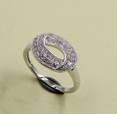 Ronde Swirl Ring Oval 925 Sterling Silver Eternity Bands met AAA-kwaliteit Kubische Zirconia voor trouwdag